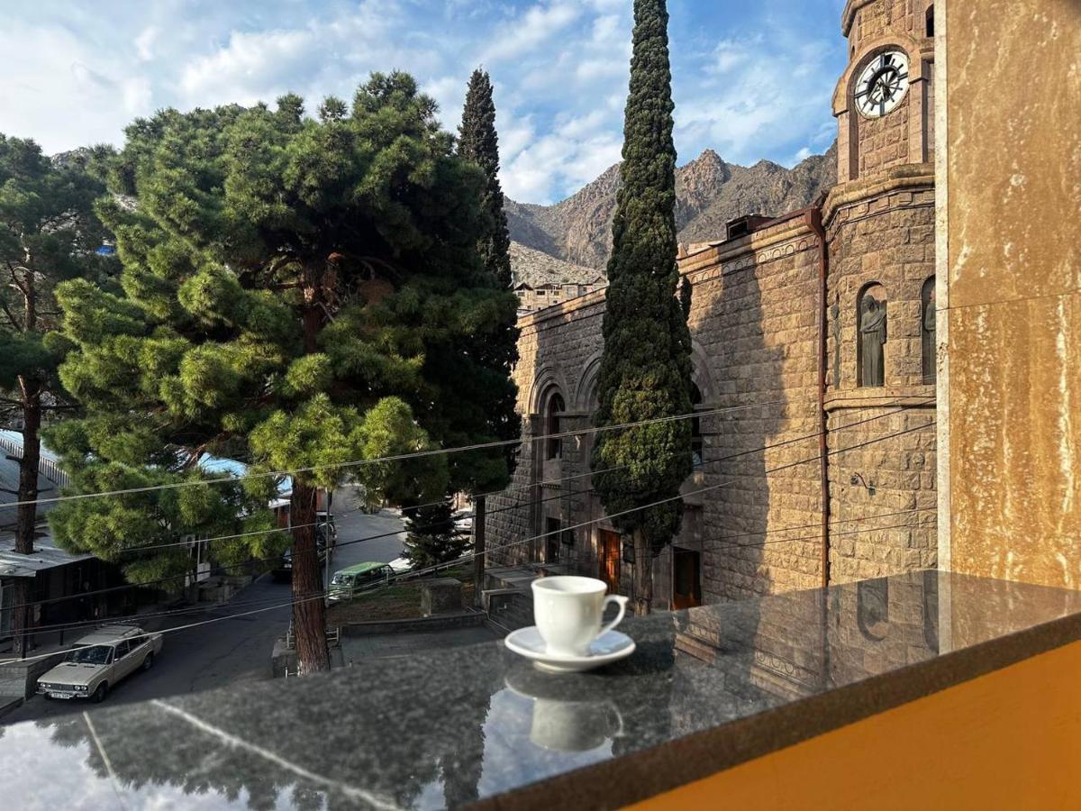 Sweet Home Hotel Meghri Exterior foto